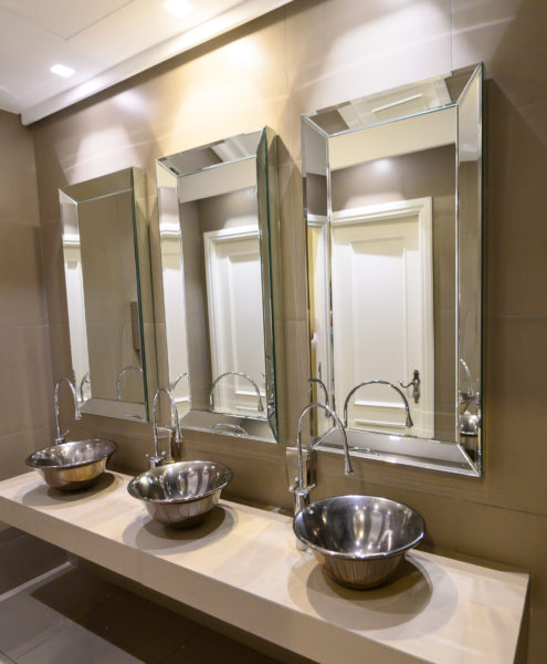 BATHROOM IN THE CONFERENCE ROOMS HOTEL ORIENTE